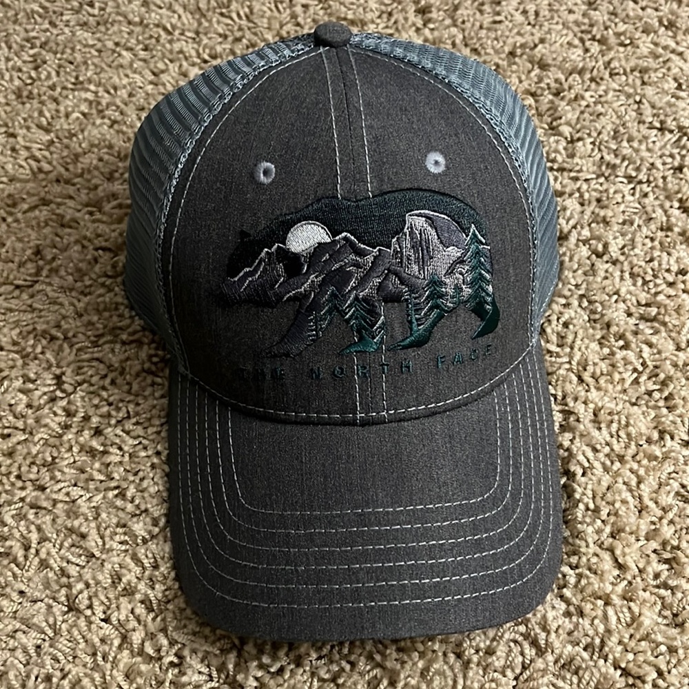 Like new The North Face hat